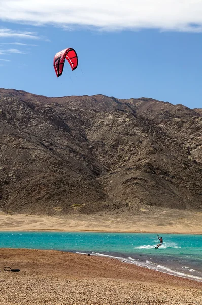 Kitesurfer in lagune — Stockfoto