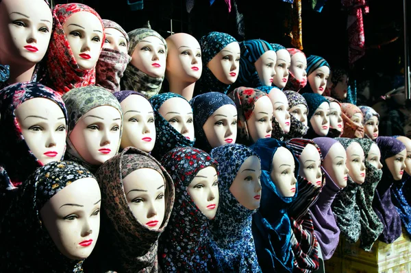 Closeup das cabeças de um manequim em hijab — Fotografia de Stock