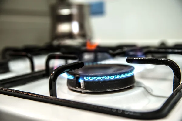 yanan gaz fırın mutfak