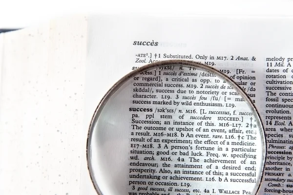 Een vergrootglas op het woord succes — Stockfoto
