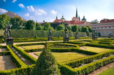 Tavus kuşu bahçeleri wallenstein Sarayı