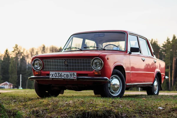 Piros Autó Szovjet Vaz 2101 Klasszikus Króm — Stock Fotó