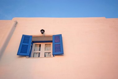 Duvardaki Vintage mavi pencere