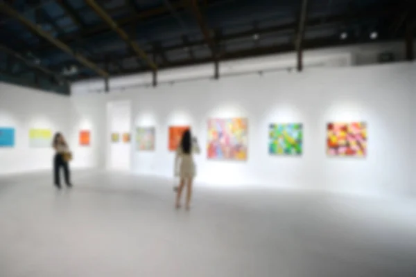 People Looking Paintings White Wall Art Exhibition Gallery Blurry Background — Stock Photo, Image