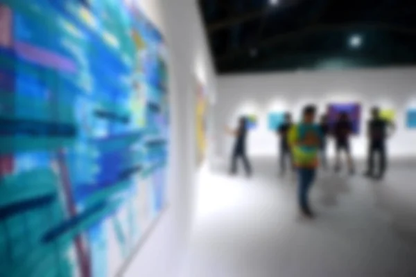 People Looking Paintings White Wall Art Exhibition Gallery Blurry Background — Stock Photo, Image