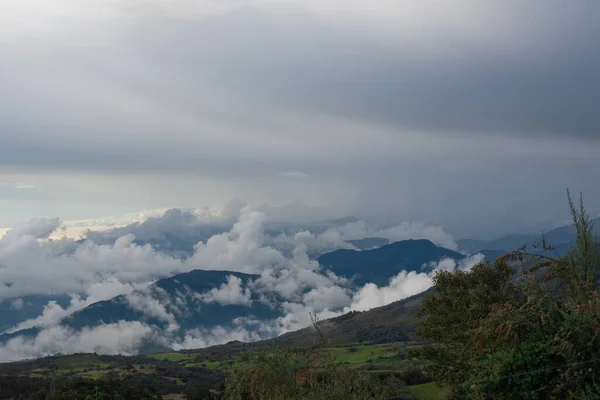 Tropical view mountains of a mountain range with clouds in south america — Foto de Stock