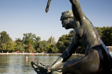 Bronz siren.