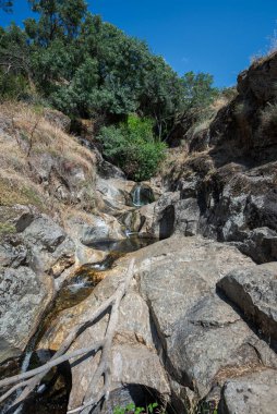 İspanya 'nın Madrid eyaleti Navalafuente belediyesinde bulunan Garguera Irmağı manzarası