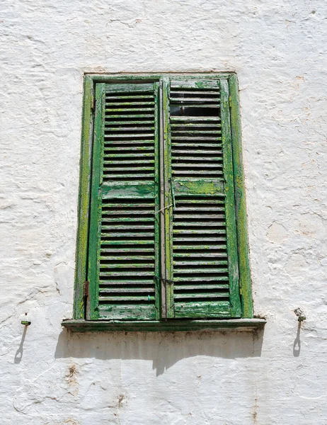 Altes Holzfenster Alaior Einer Kleinen Stadt Auf Menorca Balearen Spanien lizenzfreie Stockbilder