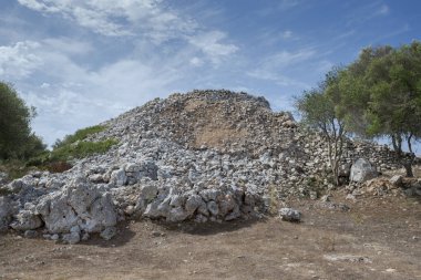 Torre en Galmes Talayotik yerleşim yeri. Bu kasaba MÖ 1400 yılında Talayotik dönemin başından itibaren gelişti ve Roman İşgali 'nin sonuna kadar genişledi.