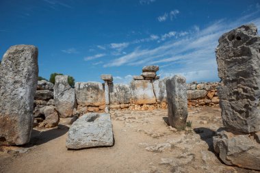 Torre en Galmes Talayotik yerleşim yeri. Bu kasaba MÖ 1400 yılında Talayotik dönemin başından itibaren gelişti ve Roman İşgali 'nin sonuna kadar genişledi.