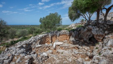Torre en Galmes Talayotik yerleşim yeri. Bu kasaba MÖ 1400 yılında Talayotik dönemin başından itibaren gelişti ve Roman İşgali 'nin sonuna kadar genişledi.