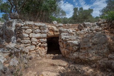 Torre en Galmes Talayotik yerleşim yeri. Bu kasaba MÖ 1400 yılında Talayotik dönemin başından itibaren gelişti ve Roman İşgali 'nin sonuna kadar genişledi.
