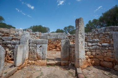 Torre en Galmes Talayotik yerleşim yeri. Bu kasaba MÖ 1400 yılında Talayotik dönemin başından itibaren gelişti ve Roman İşgali 'nin sonuna kadar genişledi.