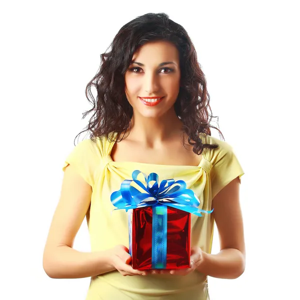 Beautiful brunette woman holding a gift. Isolated on white background. — Stock Photo, Image