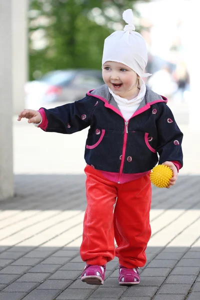 Walking baby — Stock Photo, Image