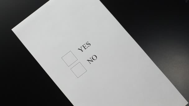 Hand choosing "YES" in a questionnaire form — Stock Video