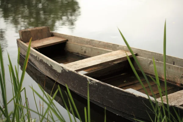 Wooden boat in the river — Stock Photo, Image