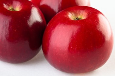 Kırmızı elma