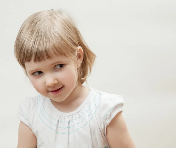 Schattig klein meisje — Stockfoto