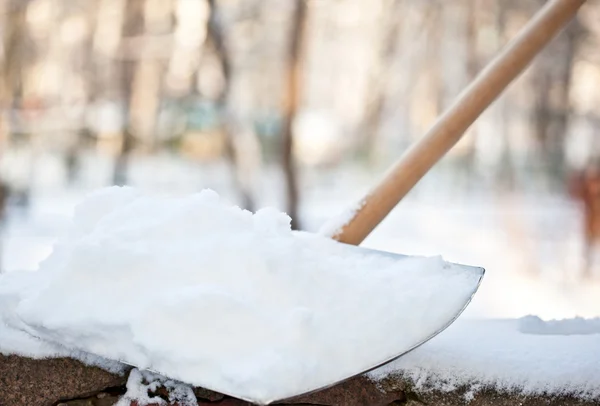 Verwijderen van sneeuw na sneeuwval — Stockfoto