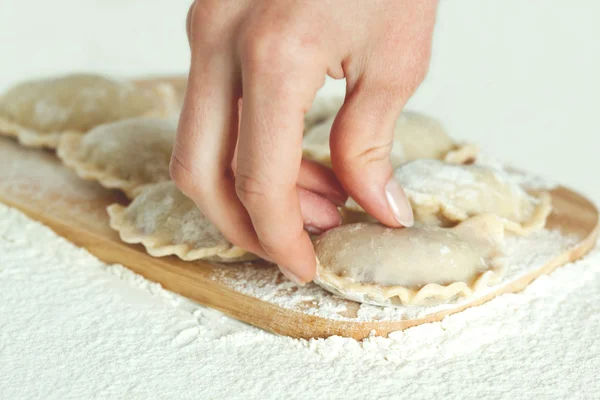 Koken "Varik" (dumplings), traditionele Oekraïense schotel — Stockfoto