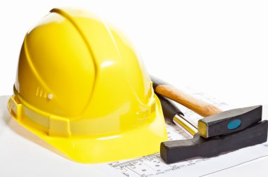 Çekiçler, kask ve plan