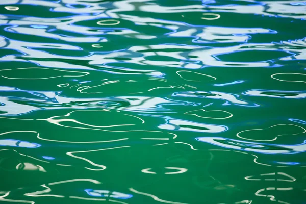 自然な青い水の背景 — ストック写真