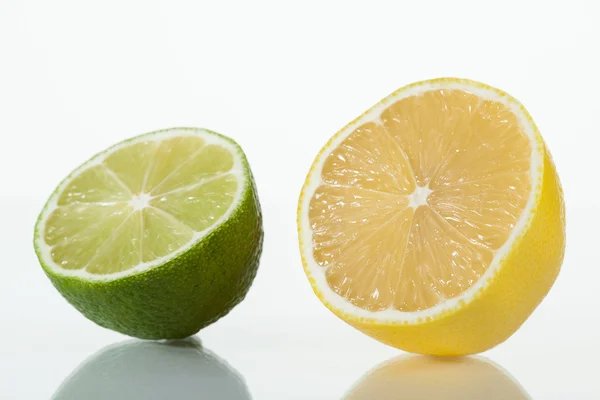 Limonki i cytryny — Zdjęcie stockowe
