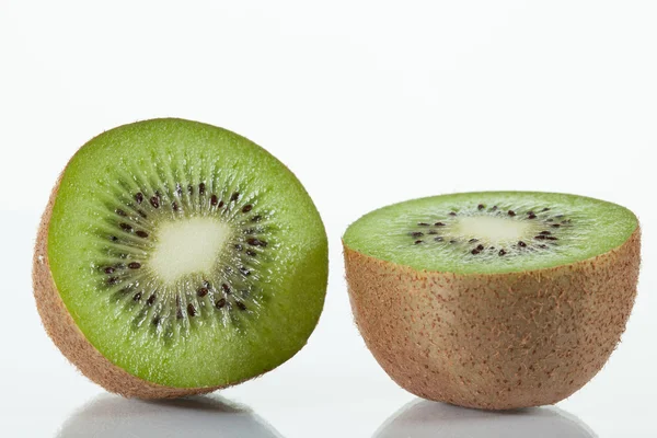 Vers gesneden kiwi 's — Stockfoto