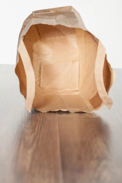 Пустой бумажный пакет — стоковое фото