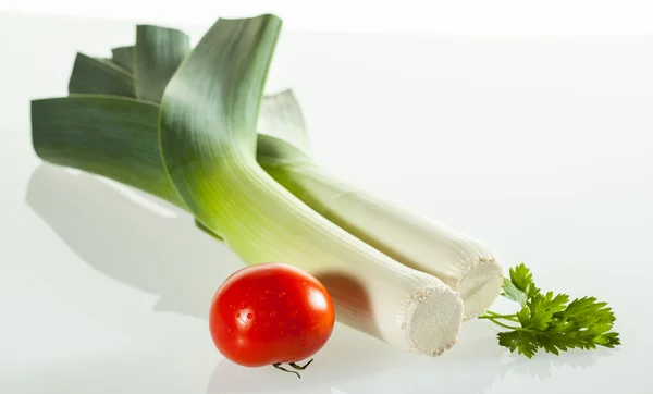 Leek, parsley and tomato — Stock Photo, Image