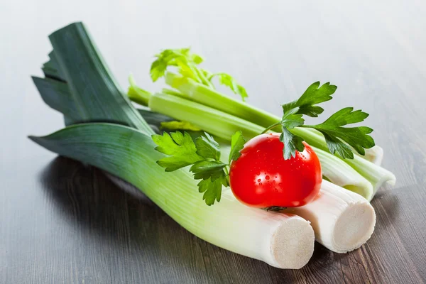 Leek, parsley and tomato — Stock Photo, Image