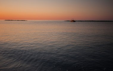 rustige ochtend zeegezicht, zee voor zonsopgang