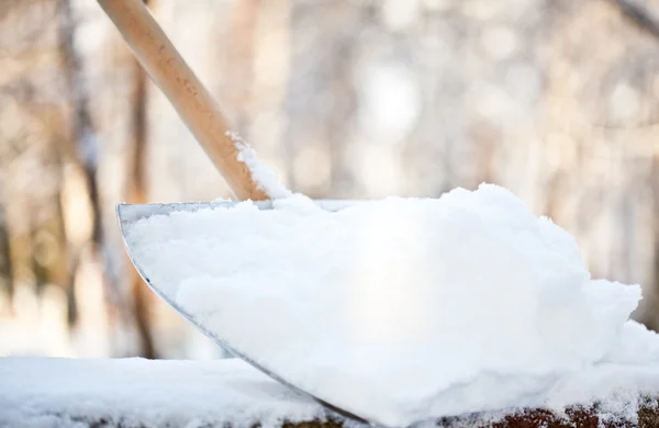 Verwijderen van sneeuw na sneeuwval — Stockfoto