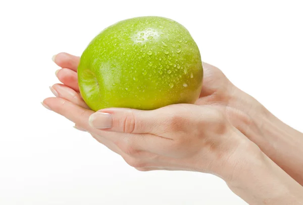 Ανθρώπινα χέρια κρατώντας φρέσκο πράσινο μήλο — Φωτογραφία Αρχείου