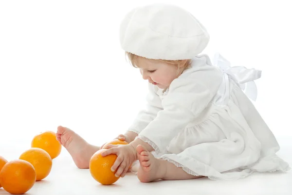 The girl with oranges — Stock Photo, Image