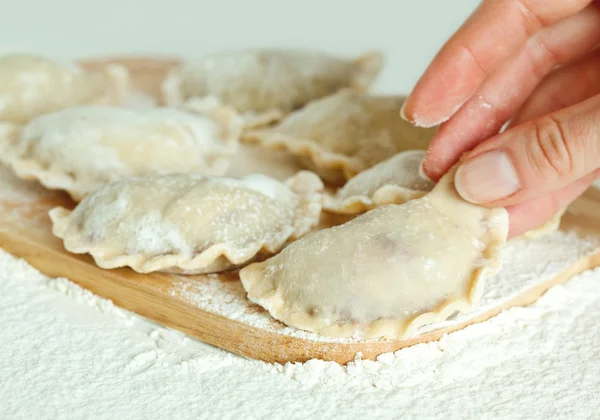 Cooking "vareniki" (dumplings), traditional Ukrainian dish — Stock Photo, Image