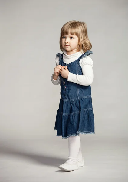 Portrait of a little girl — Stock Photo, Image