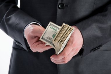 Adam'ın sayım Doları banknot eller