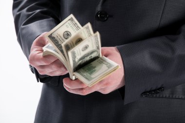 Adam'ın sayım Doları banknot eller