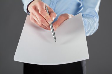 Lütfen, bir sözleşme imzalamak!