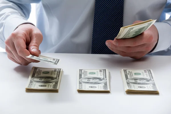 Bank teller counting dollar banknotes — Stock Photo, Image