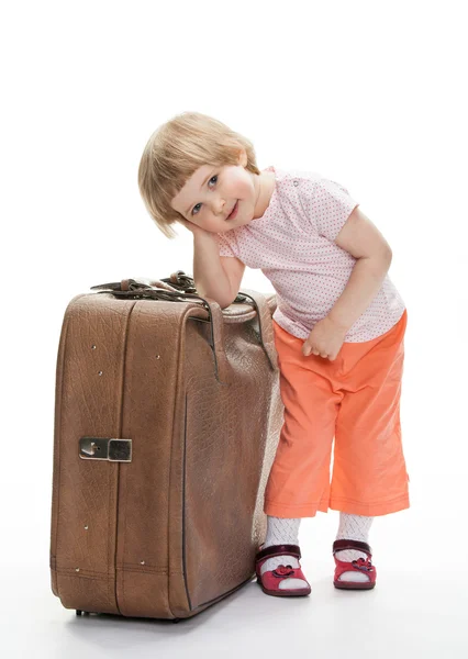 Słodkie dziecko z duży kufer — Zdjęcie stockowe