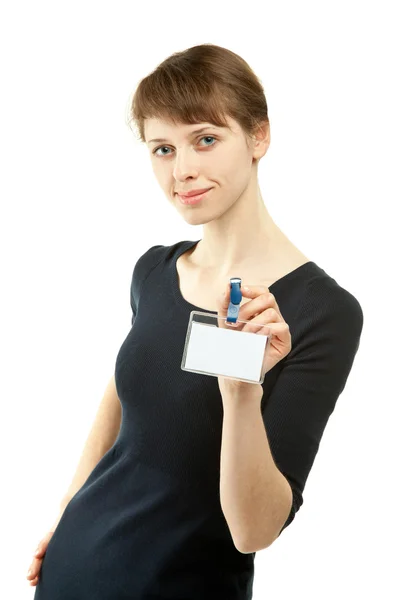 Atrakcyjna młoda kobieta wyświetlone puste odznaka — Zdjęcie stockowe