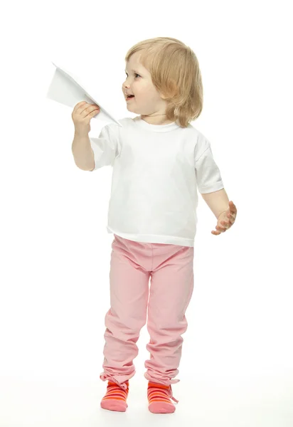 紙飛行機の飛行笑みを浮かべて赤ちゃん少女 — ストック写真