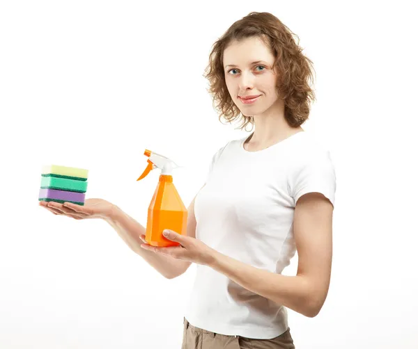 Atractiva joven sosteniendo suministros de limpieza — Foto de Stock