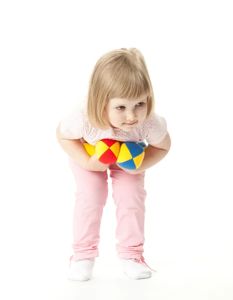 Babymeisje sport doen oefeningen met halters speelgoed — Stockfoto