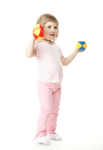 Bayi perempuan melakukan latihan dengan dumbbells mainan — Stok Foto