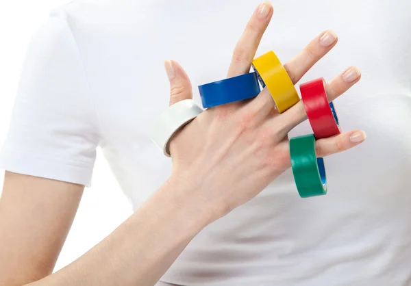 Main humaine avec ruban adhésif multicolore — Photo